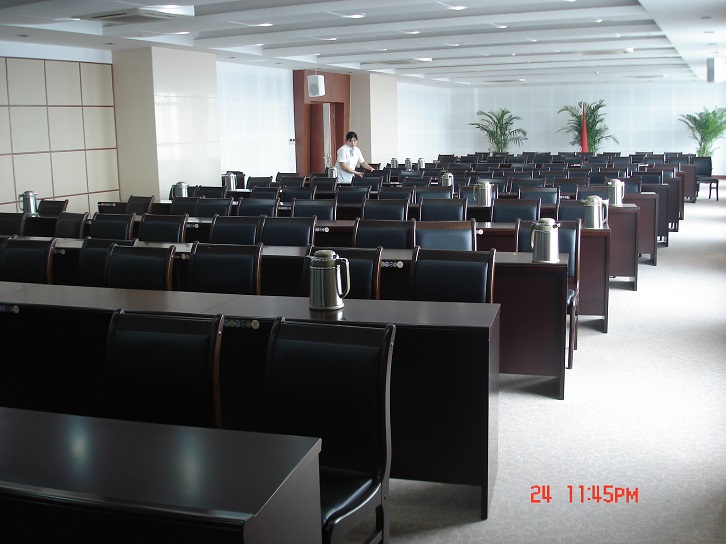 長(zhǎng)條會(huì)議桌